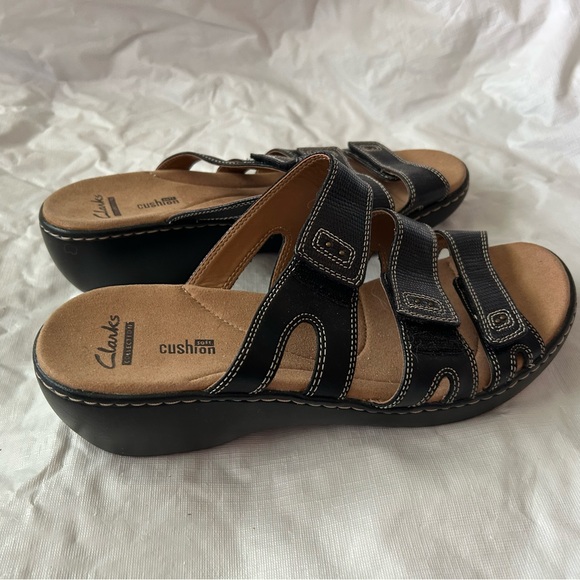 Clarks black  Sandals - Picture 3 of 6